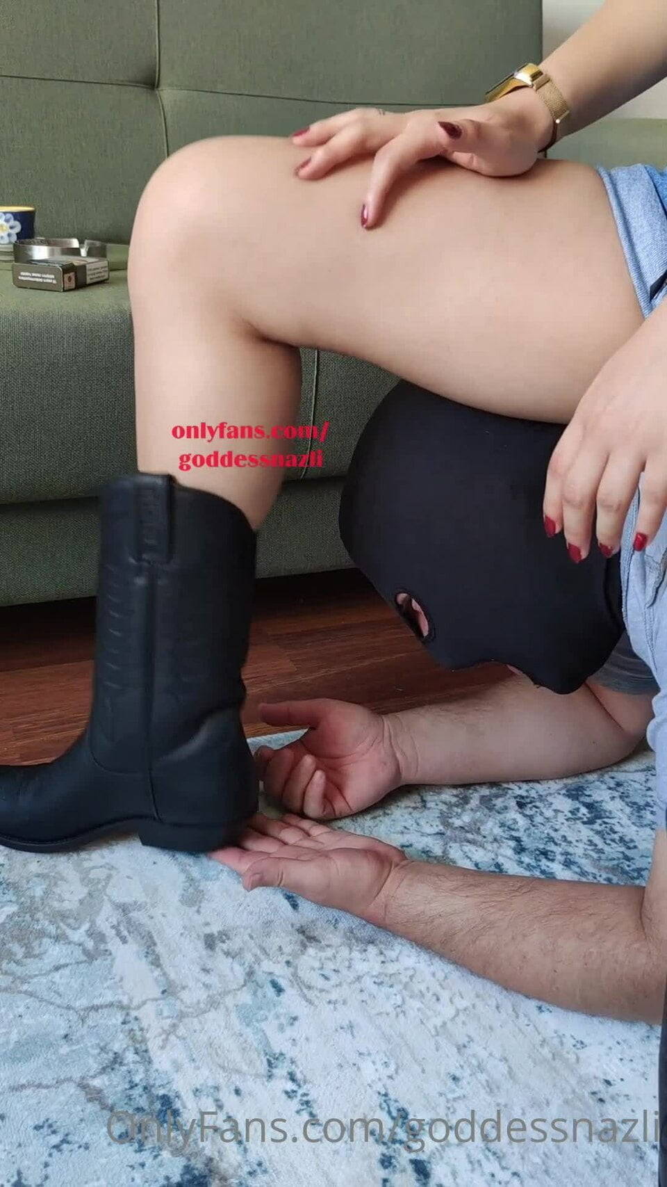 ELLERINI VE PARMAKLARINI EZDIM ITIMIN ELLERINI VE PARMAKLARINI EZDIM ITIMIN