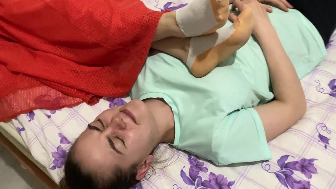 TURBANLI KRALICE YENIDEN SIZLERLE DISI KOLESINE GOZ ACTIRMIYOR