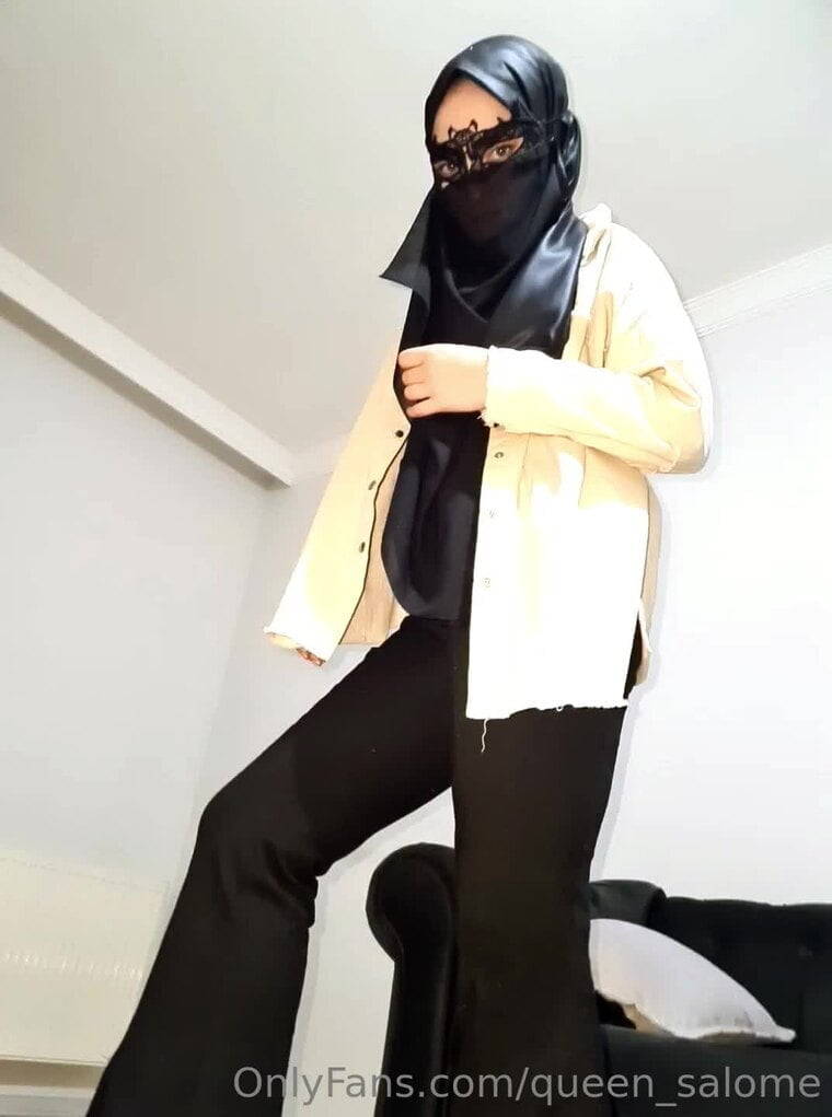 El, dil, vücut, ruh herşeyini kraliçenin ağırlığı altına ser