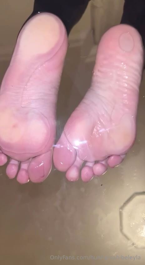 Her zaman ayaklarimin altinda olacaksin it yerini bil