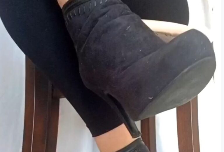 Kirli bir ayak altinda senin agzini sikini ezerim Kirli bir ayak altında senin ağzını sikini ezerim