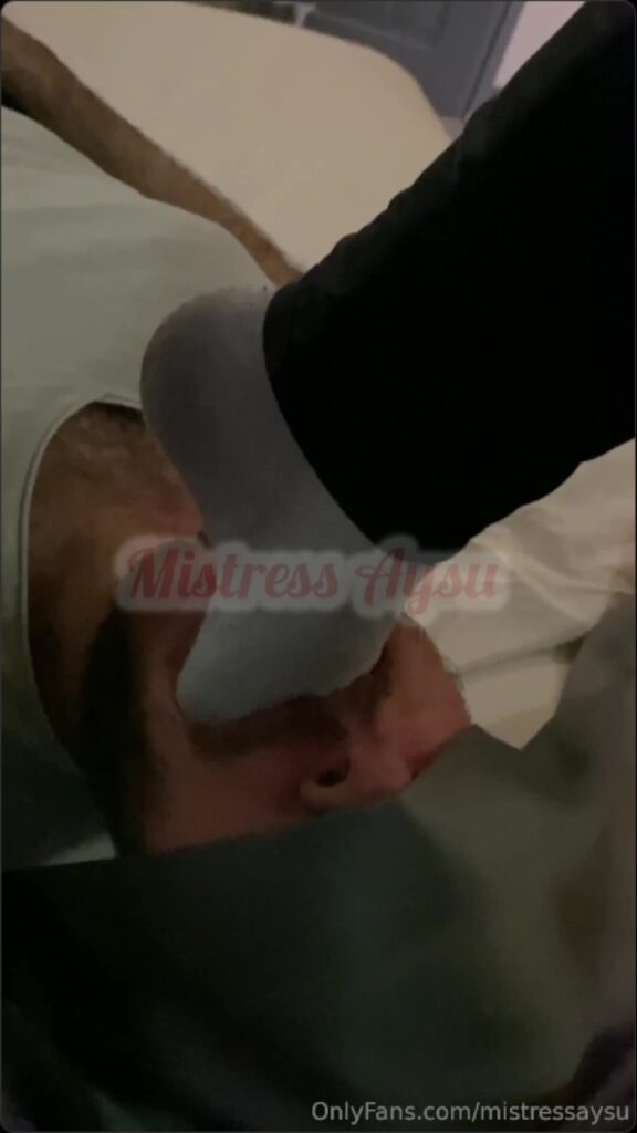 Beyaz çorapla deepfeet
