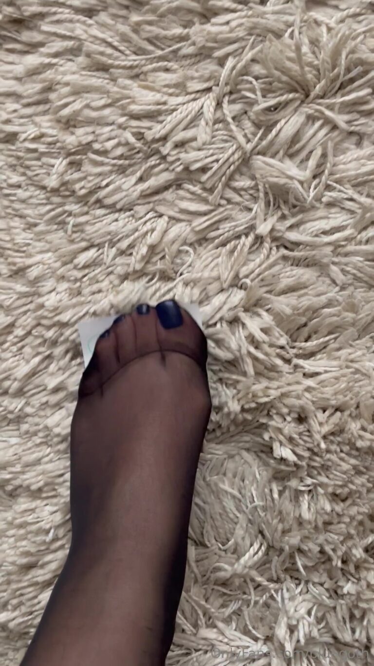 Bayılacaksın ayaklarımın tadına