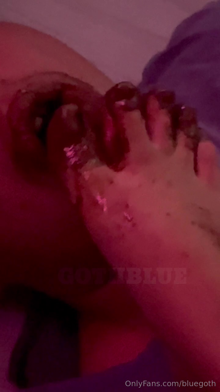 Tek tek parmaklarimi yalayacaksin